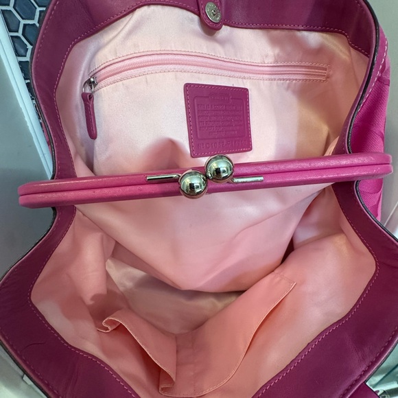 Fuchsia Coach Purse Nº C1082-F14940 - Picture 10 of 11